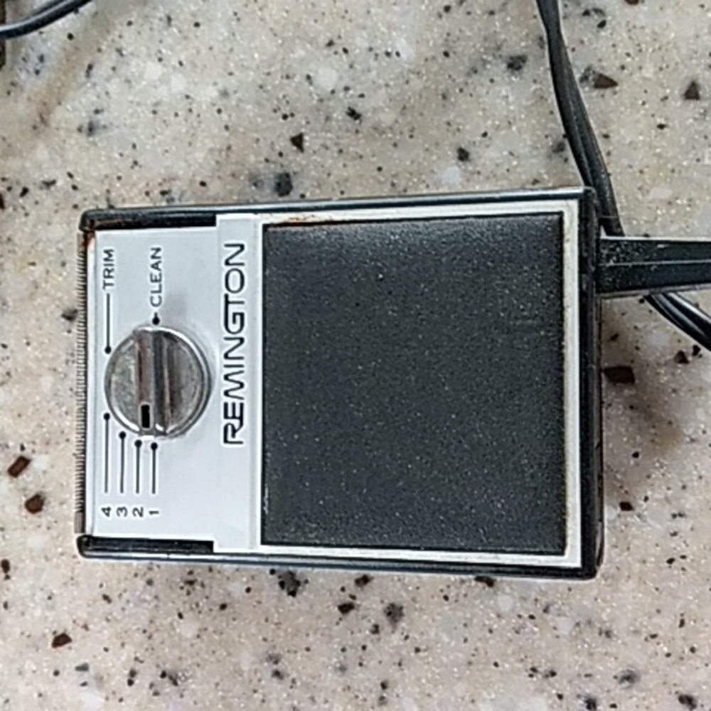 Vintage Electric Razor - Picture 2 of 4